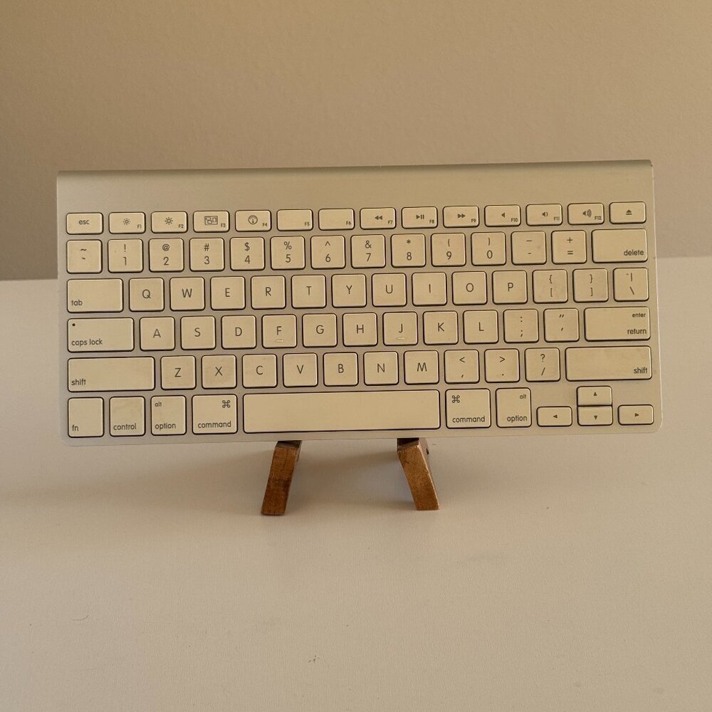 Genuine Apple Wireless Magic Keyboard Bluetooth A1314